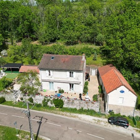 Gite La Providence Saint-Sernin-du-Plain Exterior foto