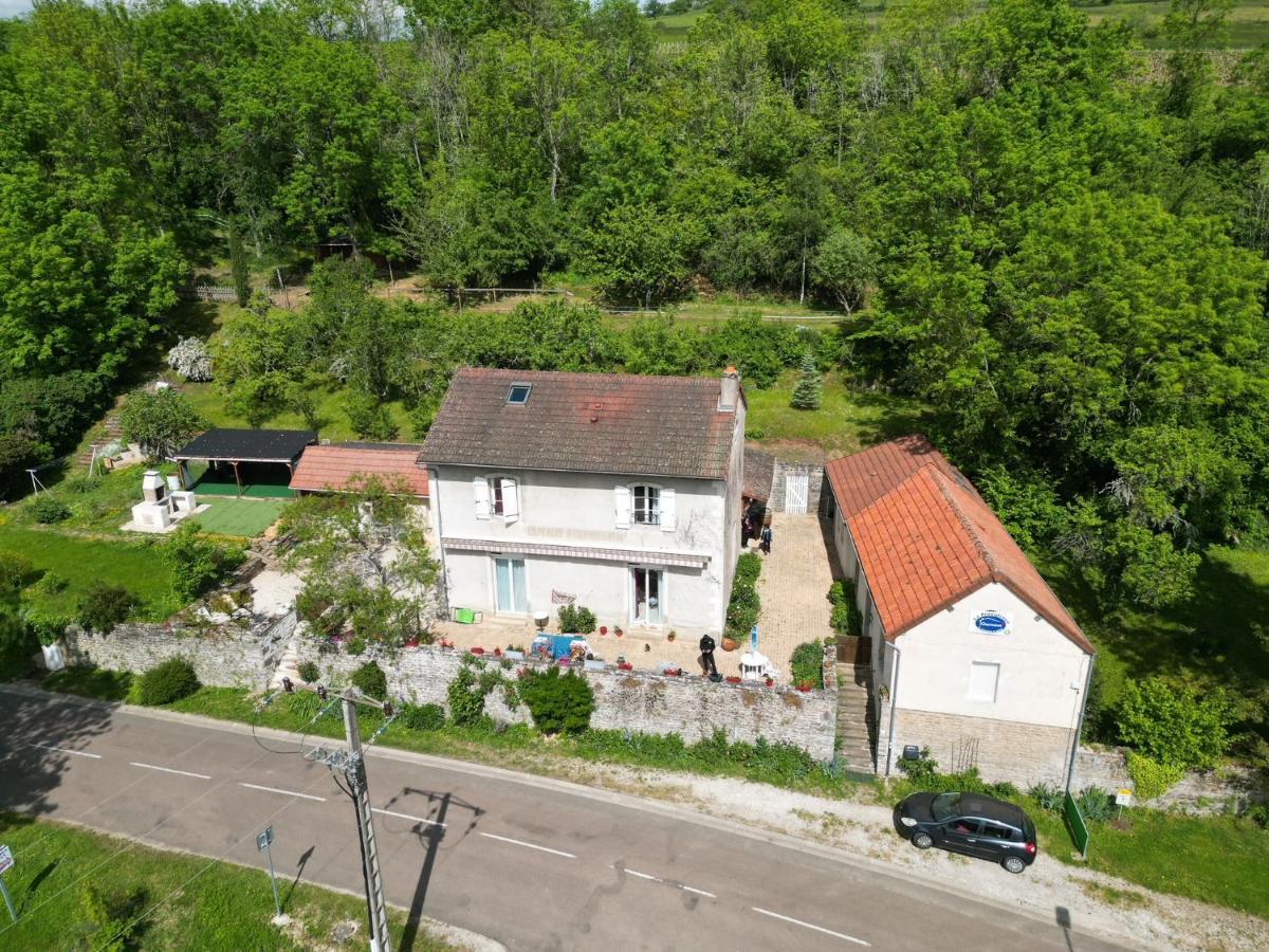 Gite La Providence Saint-Sernin-du-Plain Exterior foto