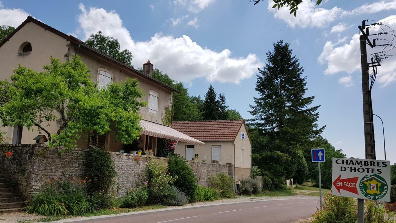 Gite La Providence Saint-Sernin-du-Plain Exterior foto